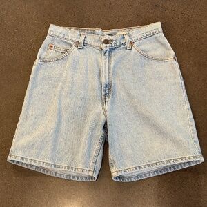 Vintage Levi's Shorts - Waist 28"